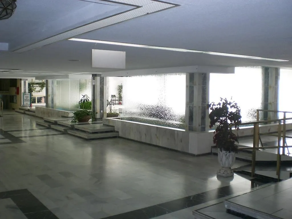 Minerva Jupiter Apartments 贝纳尔马德纳
